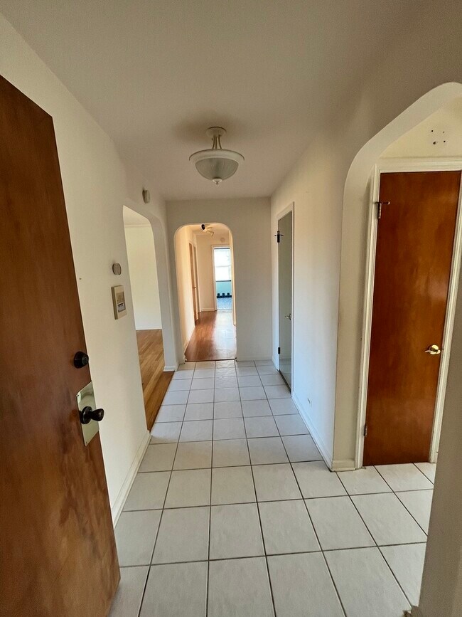 Photo - 2553 W North Shore Ave