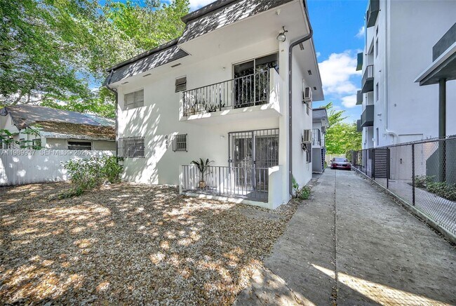 Photo - 641 NW 2nd St Unit 1