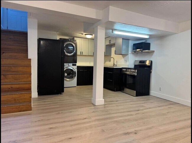 Photo - 3985 Evelyn Rd