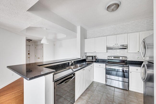 Gorgeous 2BE/2BA condo located in the hear... - Gorgeous 2BE/2BA condo located in the hear...