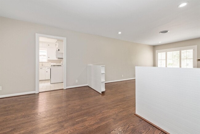 Photo - 1011 W 41st St