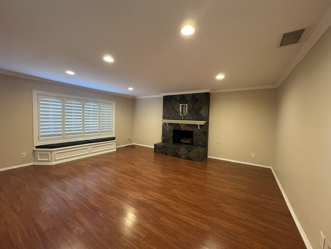 Photo - 5042 Briarhill Dr