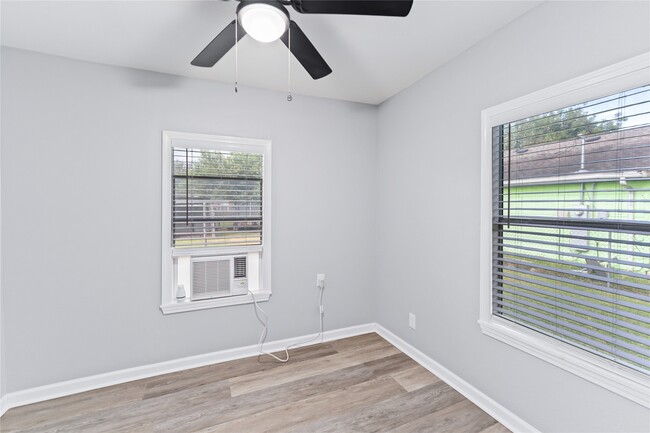 Photo - 9946 Algiers Rd