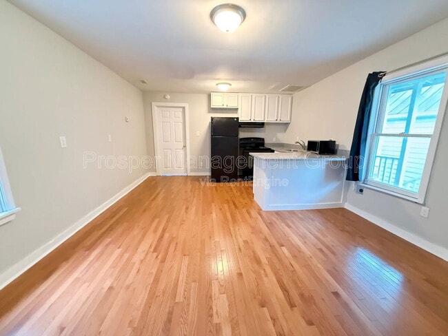 Photo - 35 Hanover St