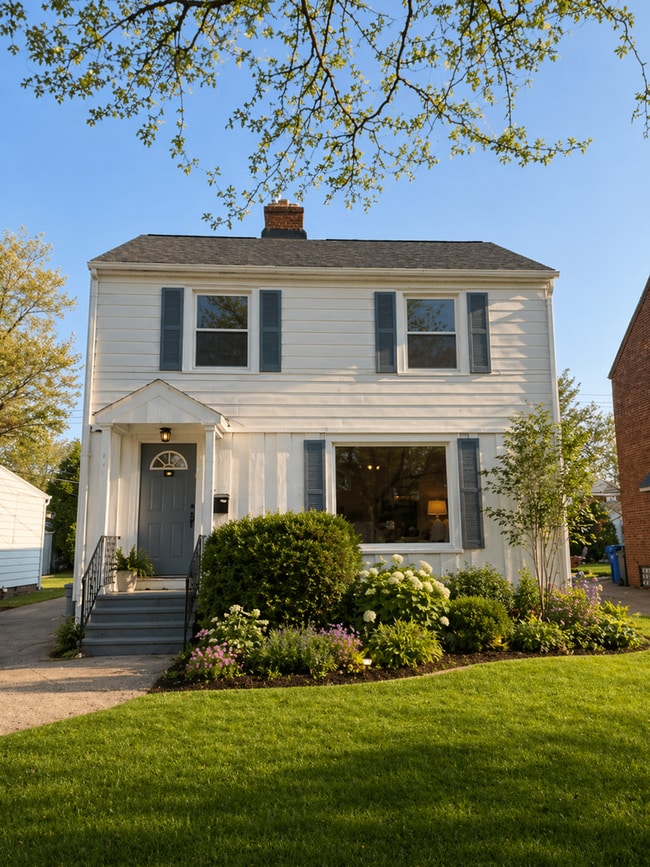 Building Photo - Charming University Heights Home Near Shops & Dining
