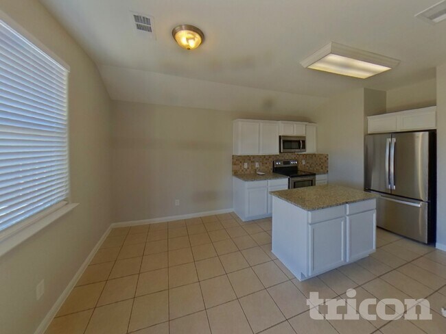 Photo - 825 Hawthorne Rd