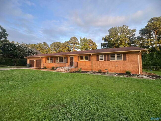 Building Photo - 2103 Shannonhouse Rd SW