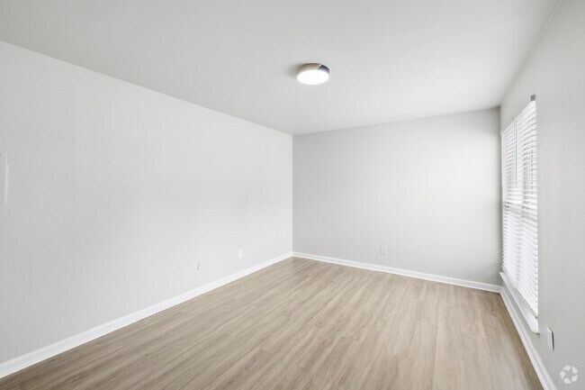 2BR, 1BA - 920SF - Bedroom