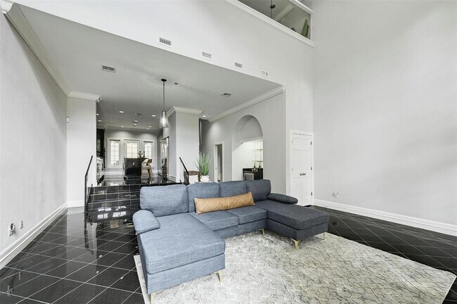 Photo - 1937 Rue De St Tropez Unit 9