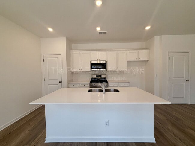 Photo - 100 Saddlebred Wy