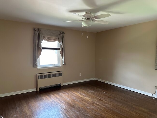 Photo - 12 Troy Dr Unit B