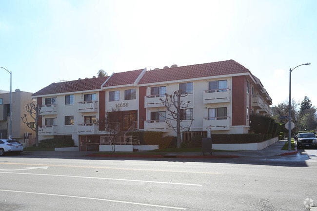 Photo - 14658 Magnolia Blvd