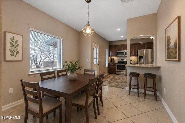 Photo - 2120 Shreya St