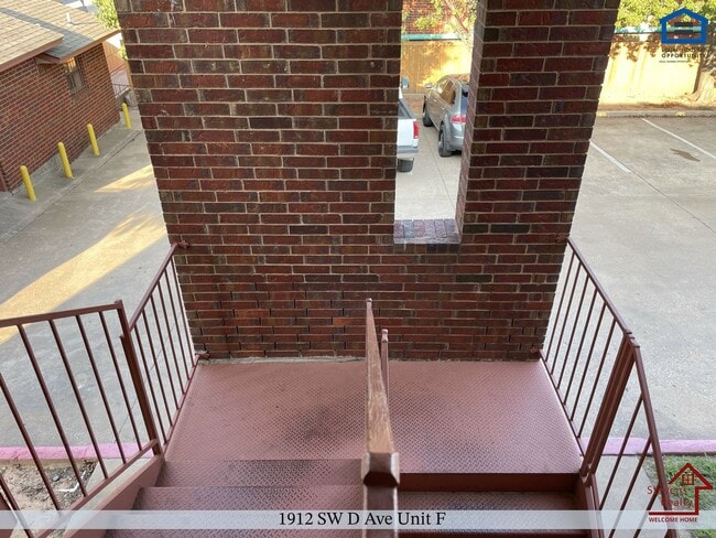 Photo - 1912 SW D Ave