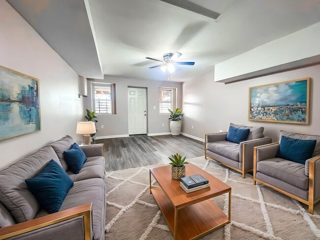 Building Photo - 640 Ponca St Unit 640 Ponca St - 1