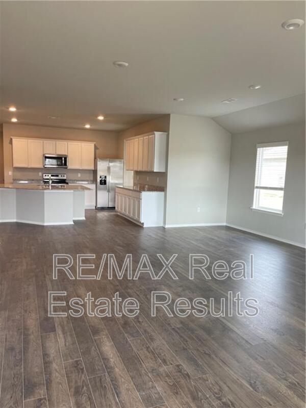 Photo - 806 Comanche Dr