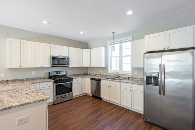 Building Photo - 445 Admiral St Unit 1