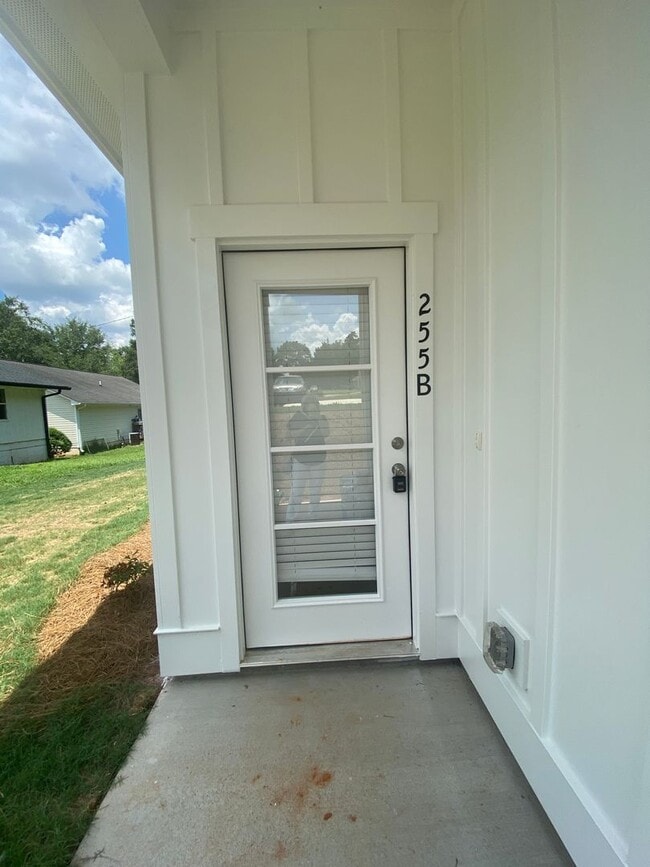 Building Photo - 255 Bailey St Unit 255 Bailey Street -  B