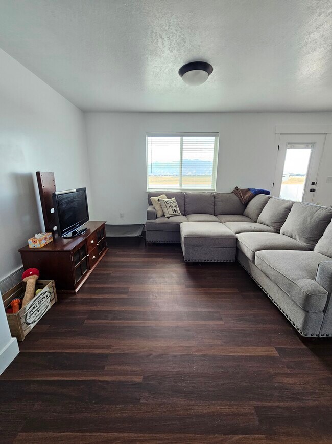 638 1380 E House House Rental in Hyrum, UT