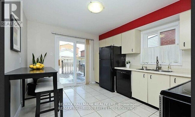 Photo - 71 Ecclestone Dr