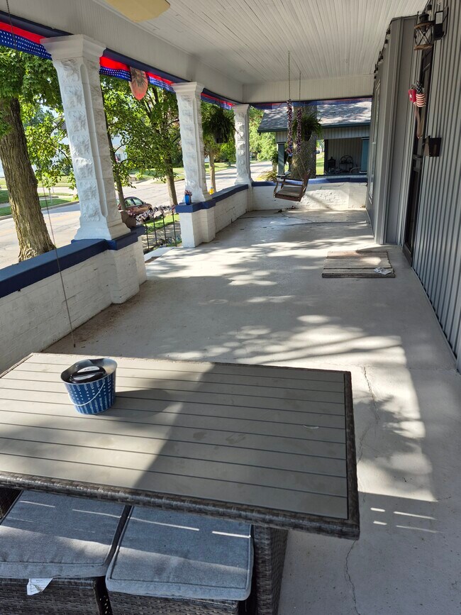 Photo - 615 N Meridian St