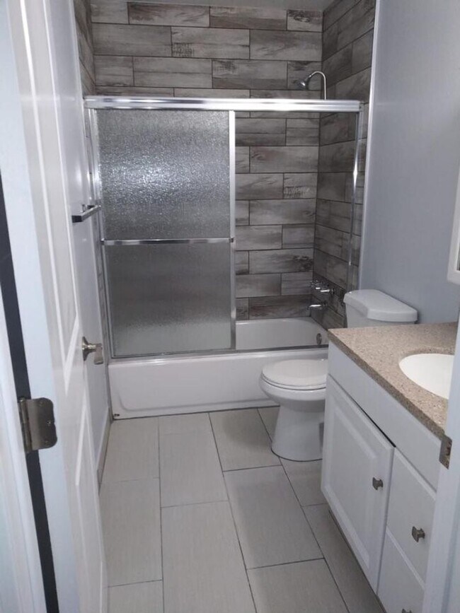 Colonial Way Apartments