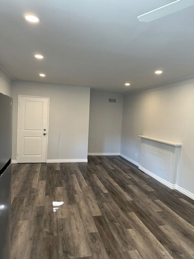 Photo - 6003 Klump Ave Unit House