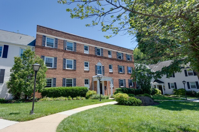 Exterior - 1303 S Walter Reed Dr Unit 202