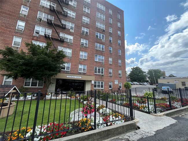 Building Photo - 52 Yonkers Terrace Unit 7K