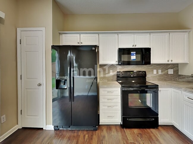 Photo - 110 Durston Loop