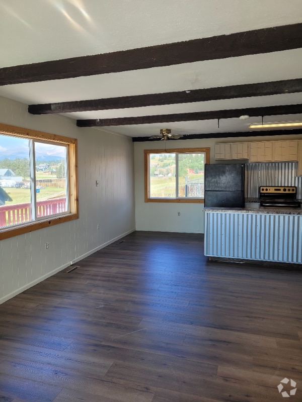 Building Photo - 390 6th St Rental