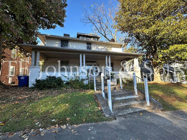 Photo - Downtown and West End Location Unidad Apt A