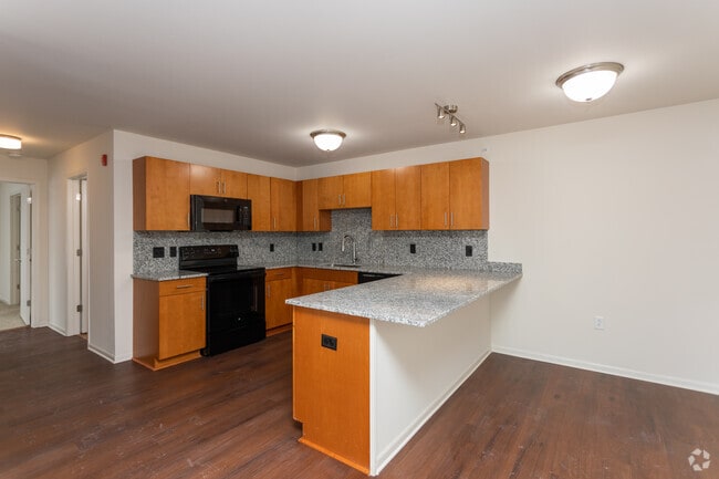 2BR, 2BA - 960 SF