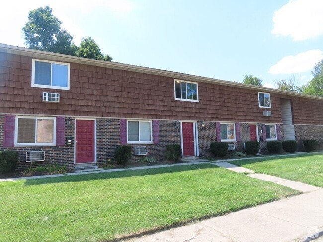 Building Photo - Rockhill Manor Rental