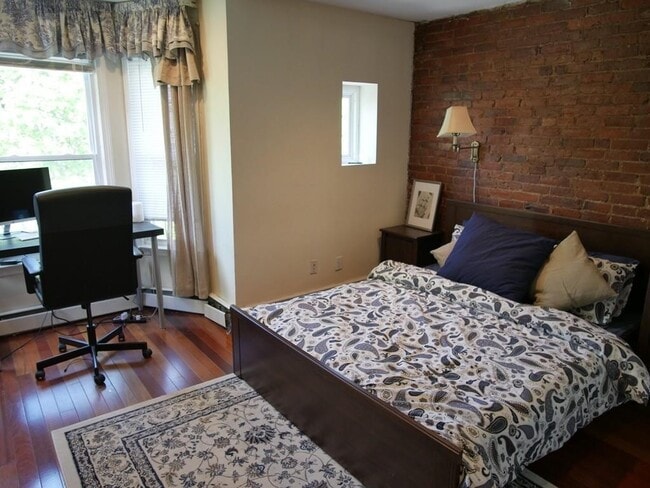 Photo - 32 Warwick St