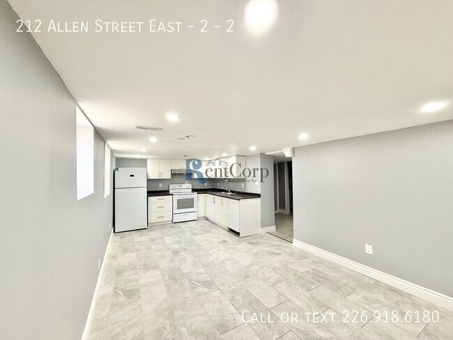 Photo - 212 Allen St E