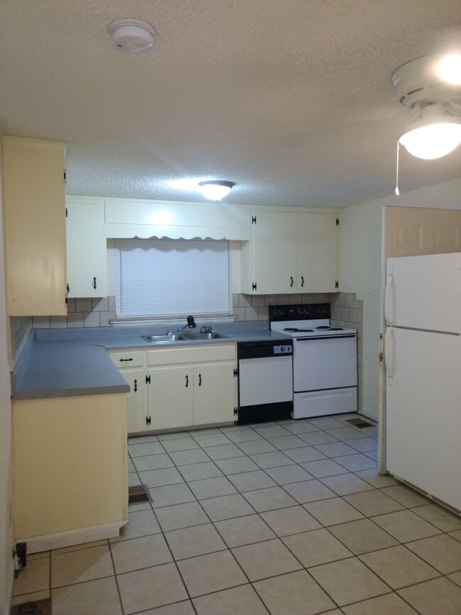 Photo - 2690 20th St NE