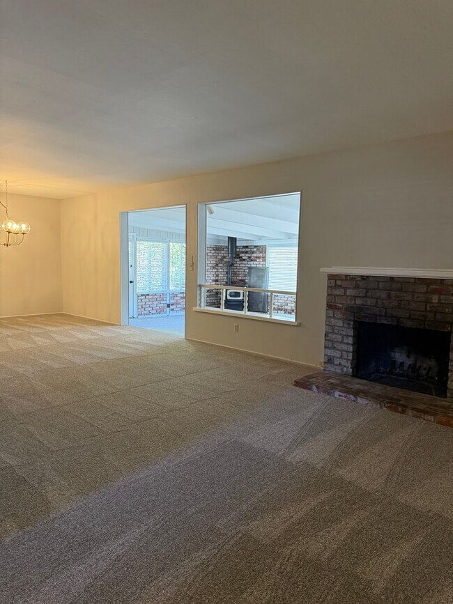 Photo - Spacious Waverly Park Home