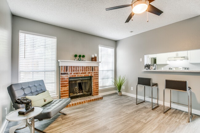 Living Room/Fireplace