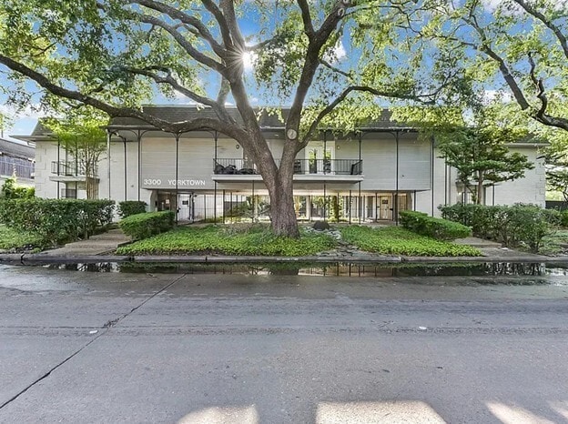 Building Photo - 3300 Yorktown St