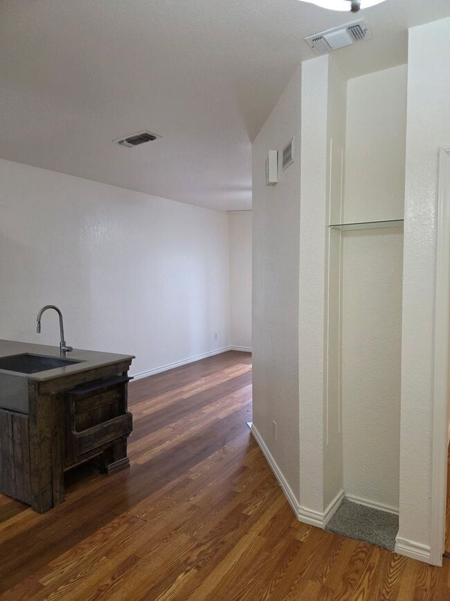 Photo - Spacious 2 bedroom-2 bath -Condo