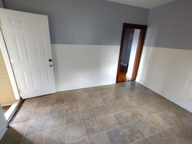 Photo - 1733 Lockbourne Rd