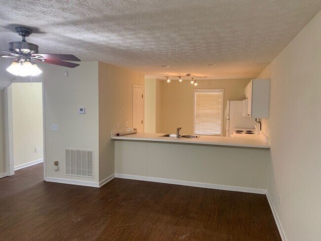 Photo - Donahue Crossing