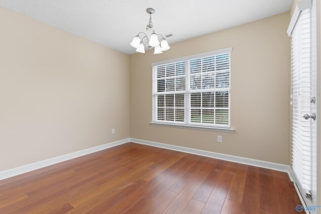 Photo - 124 Carillo Ln