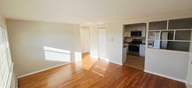 11011-11013 S Lloyd Dr