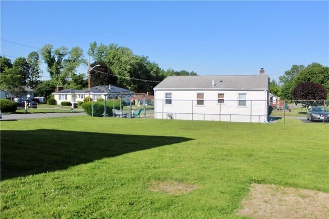 Photo - 204 Lewis St