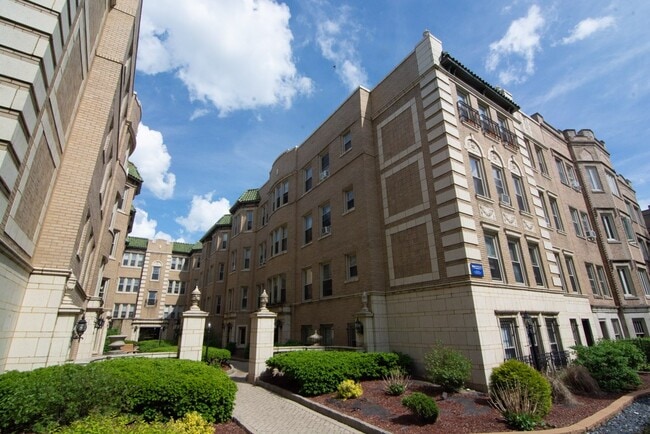 Building Photo - 4220 N Paulina St Unit E05P