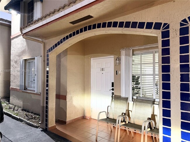 Building Photo - 3262 W 70th St Unit 101