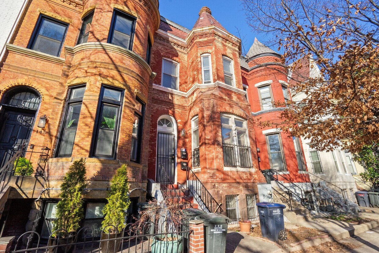 Available Now! 3 bedroom, 1.5 bathrooms hi... - Available Now! 3 bedroom, 1.5 bathrooms hi...