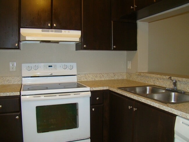 Building Photo - Slashed Rates SPECIALS up to 3 MONTHS FOR FREE ON SELECT Unit 11571-B1 - Westmount